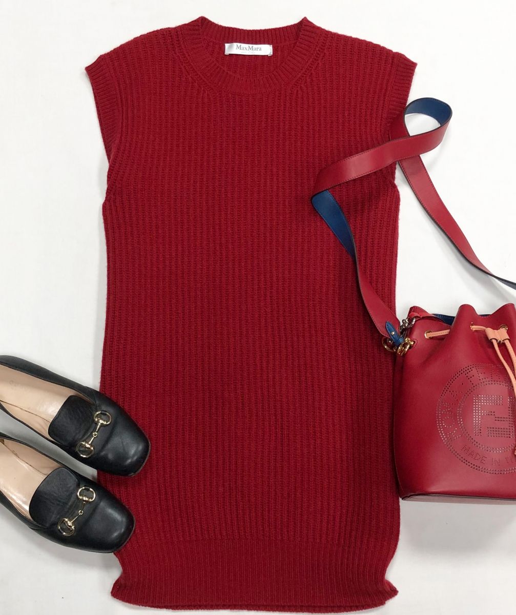 Жилет Max Mara размер 42 цена 4 697 руб
Лоферы Gucci размер 37 цена 18 786 руб
Сумка Fendi