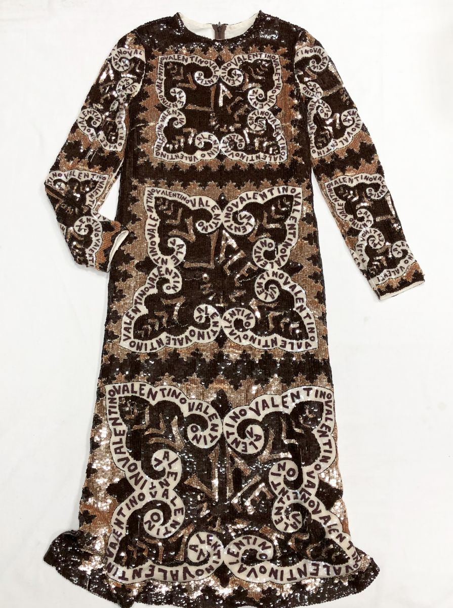 Платье/пайетки/ Valentino размер 42 цена 78 275 руб
Босоножки Chanel размер 38 цена 42 269 руб
Клатч Ysl