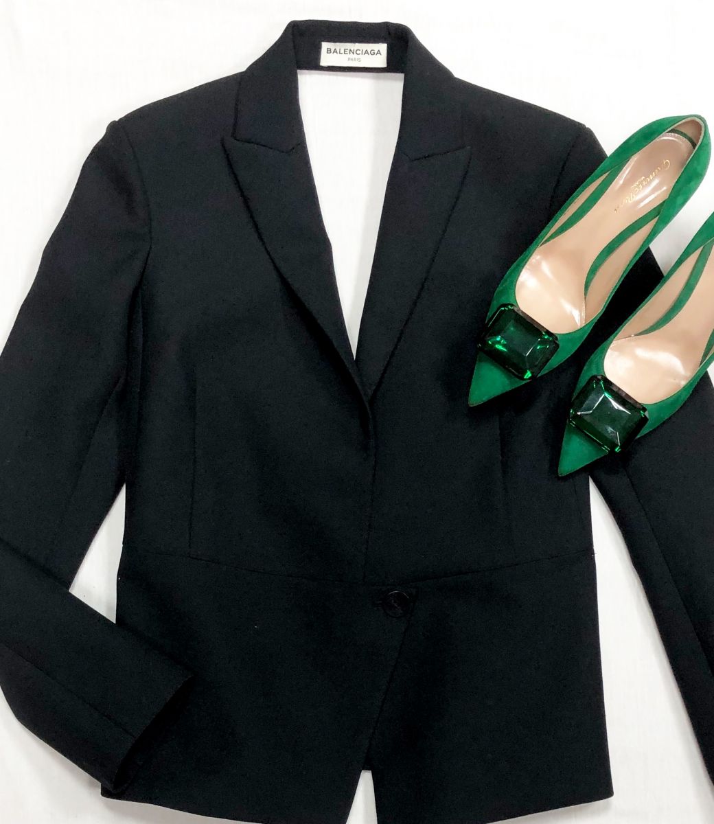 Жакет BALENCIAGA размер 36 цена 23 483 руб
Туфли Gianvito Rossi размер 41 цена 46 965 руб