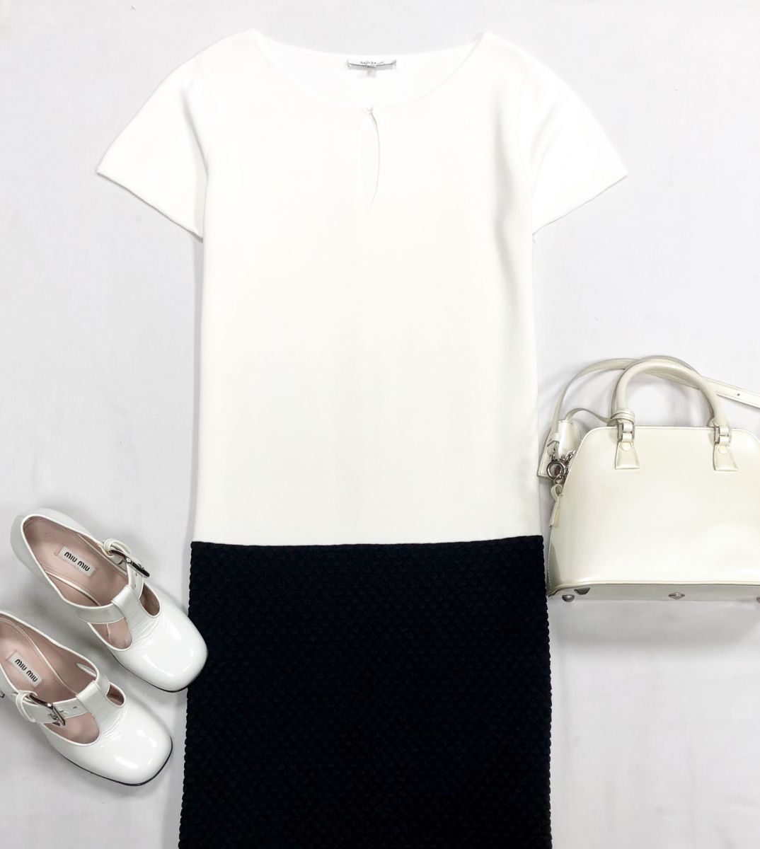 Платье Max Mara размер 42 цена 7 828 руб
Туфли Miu Miu размер 38 цена 23 483 руб
Сумка Maison Martin Margiela 
