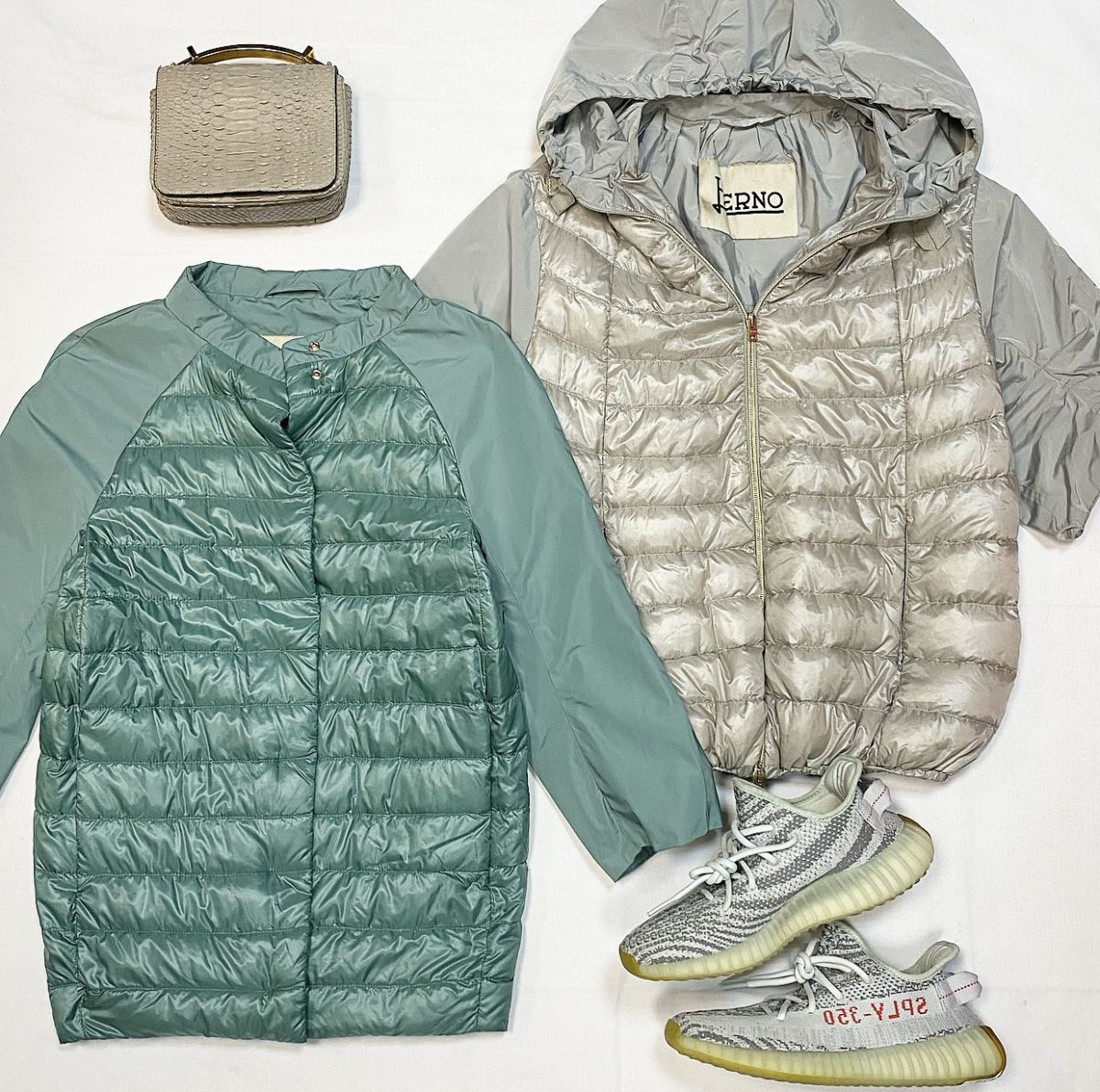 Куртки Herno размер 42 цена по 15 385 рубКеды Adidas Yeezy размер 40 цена 12 308 рубКлатч Marni