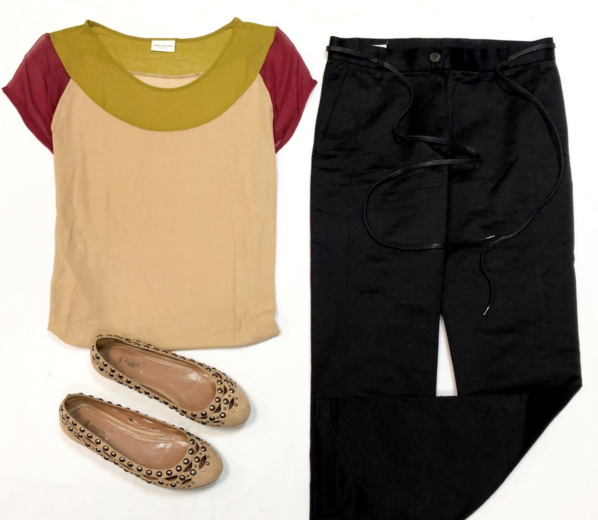 Брюки Dries Van Noten размер 36 цена 4 616 руб
Футболка Dries Van Noten размер S цена 4 616 руб
Балетки Alaïa размер 38.5 цена 3 077 руб