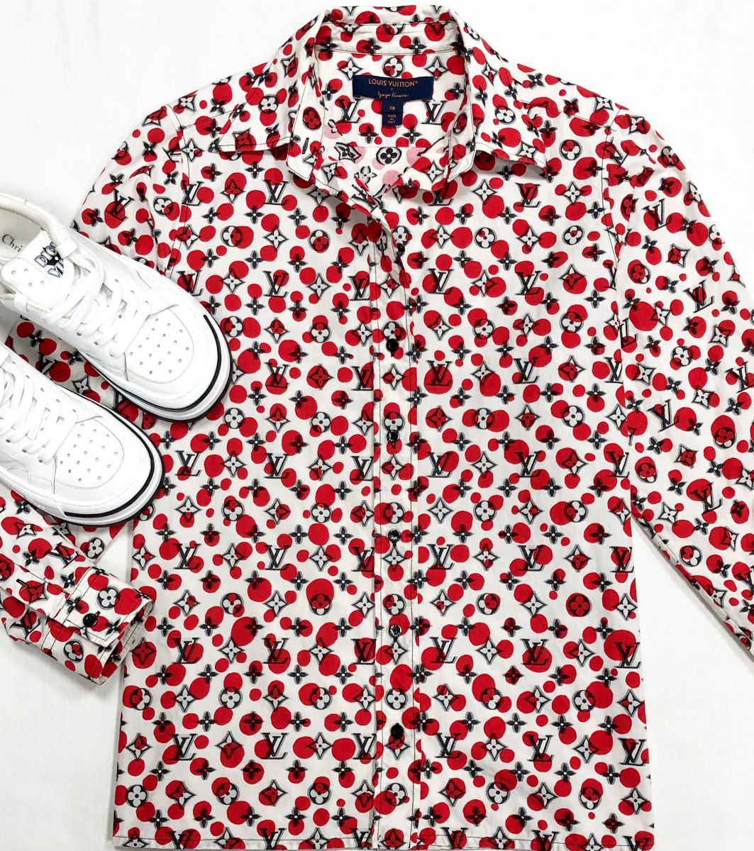 Рубашка Louis Vuitton размер 38 цена 23 483 руб
Кроссовки Christian Dior размер 38.5 цена 46 965 руб