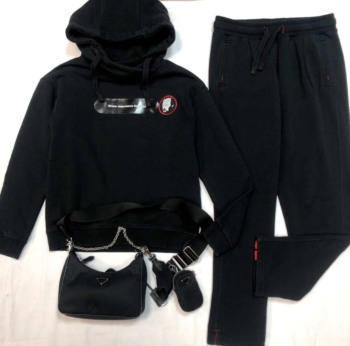 Костюм VAЯWEAR размер S цена 4 616 руб 
Сумочка PRADA