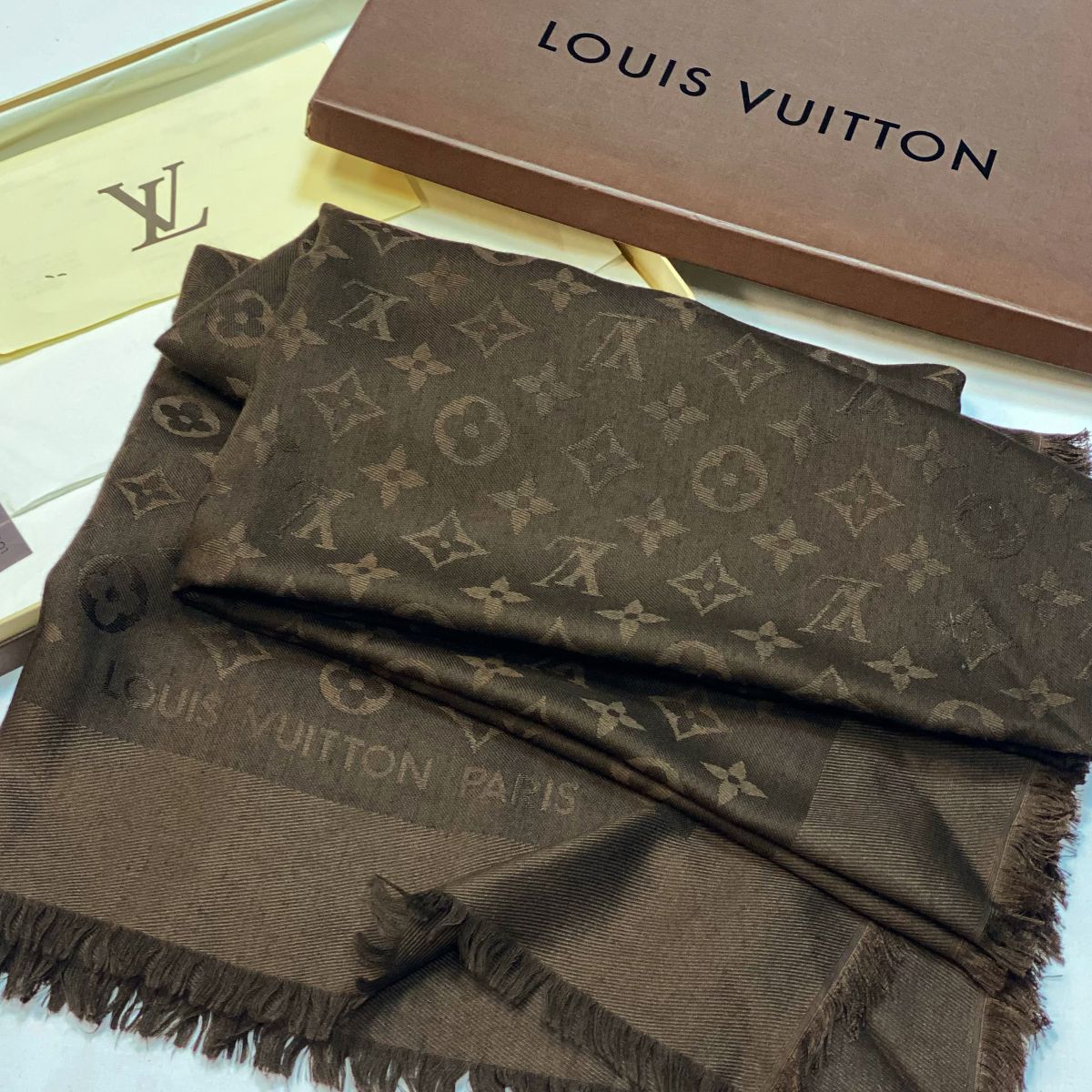 Шаль / шёлк / шерсть / Louis Vuitton размер 140/140 цена 15 385 руб 