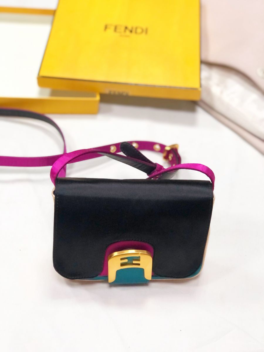 Сумочка Fendi цена 23 483 руб