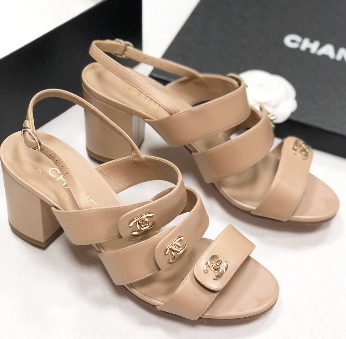 Босоножки Chanel размер 39.5 цена 46 965 руб
