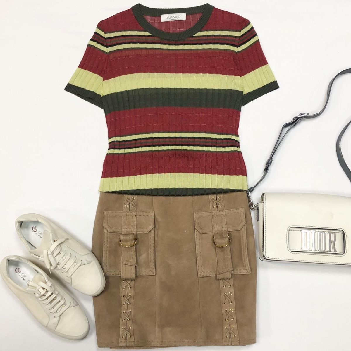 Юбка/замша/ Balmain размер 38 цена 24 616 рубФутболки Valentino размер L цена 7 693 рубКеды Loro Piana размер 39 цена 26 155 рубСумка Dior