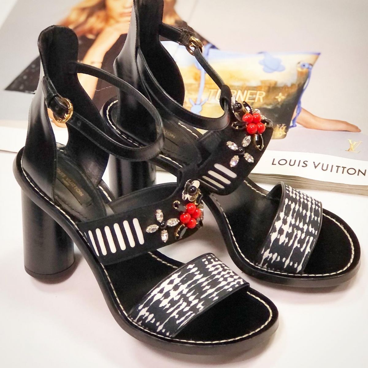 Босоножки Louis Vuitton  размер 38.5 цена 23 078 руб