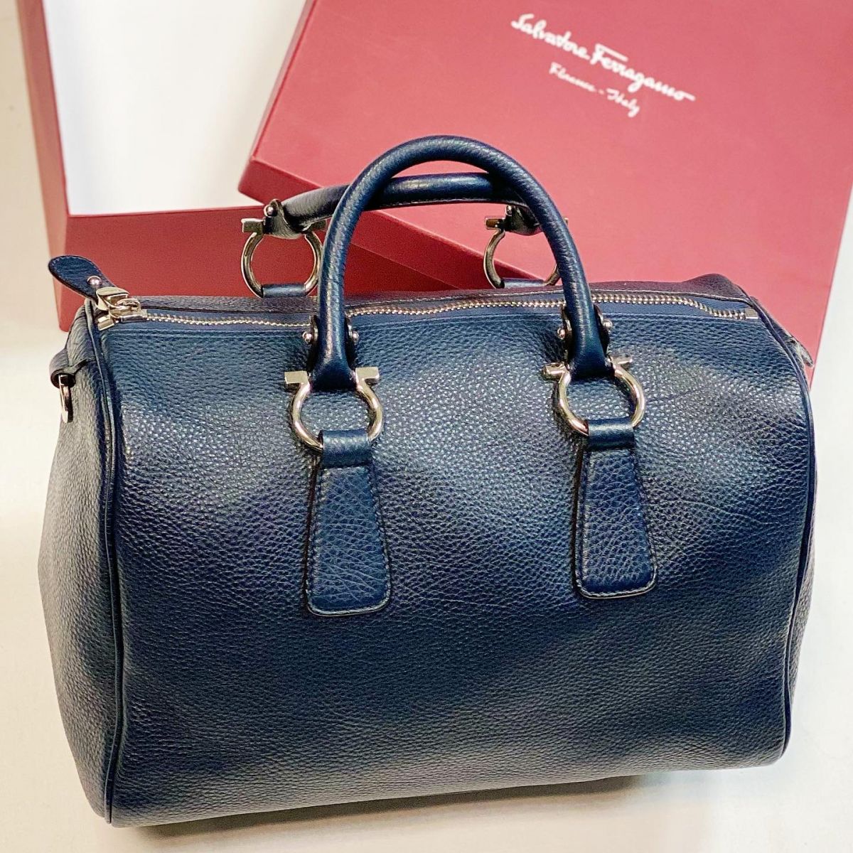 Сумка Salvatore Ferragamo размер 30/20 цена 15 385 руб 
