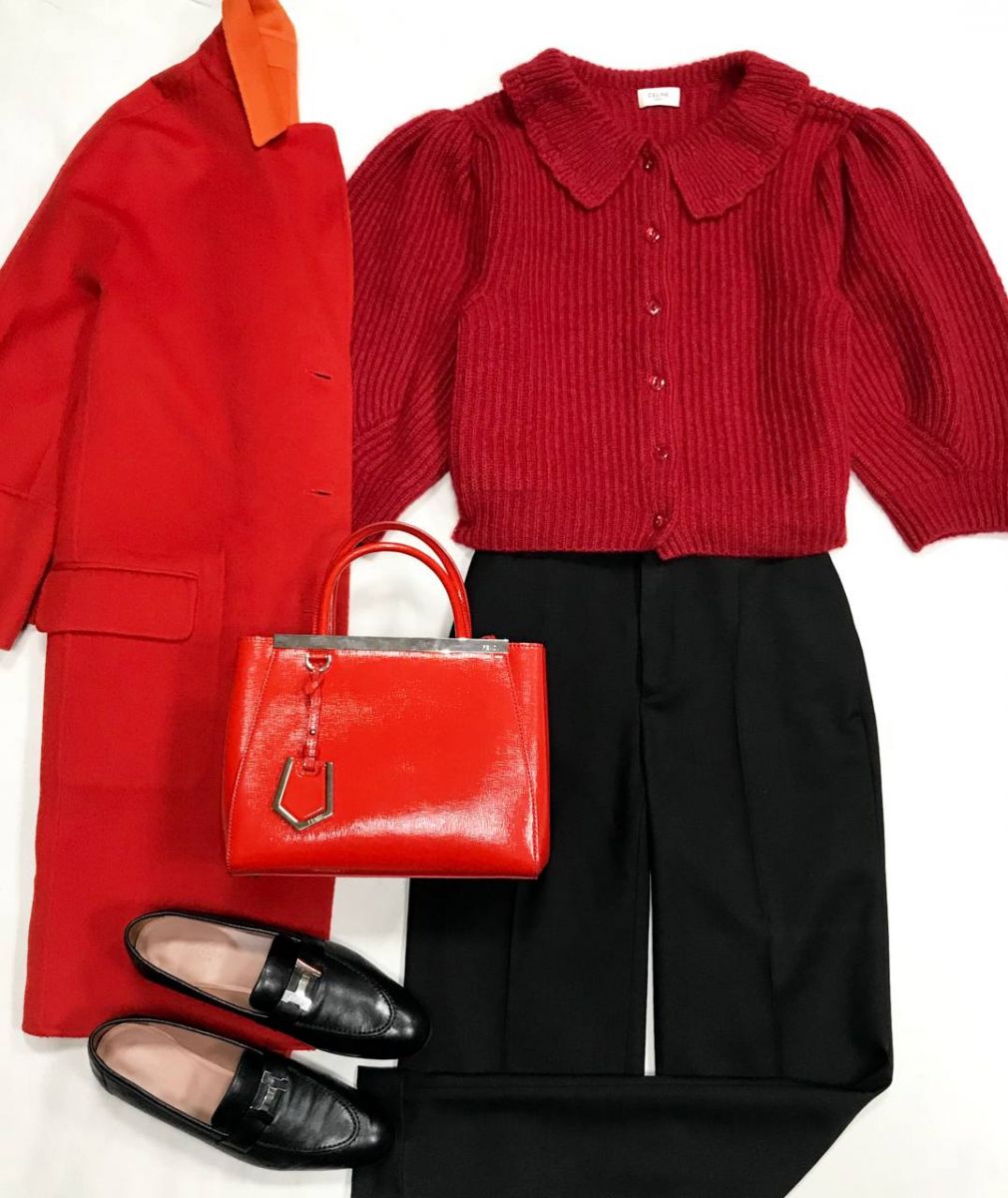 Кофта Celine размер M цена 39 138 руб
Брюки Celine размер 34 цена 15 655 руб
Лоферы Hermès размер 40.5 цена 70 448 руб
Сумка Fendi
