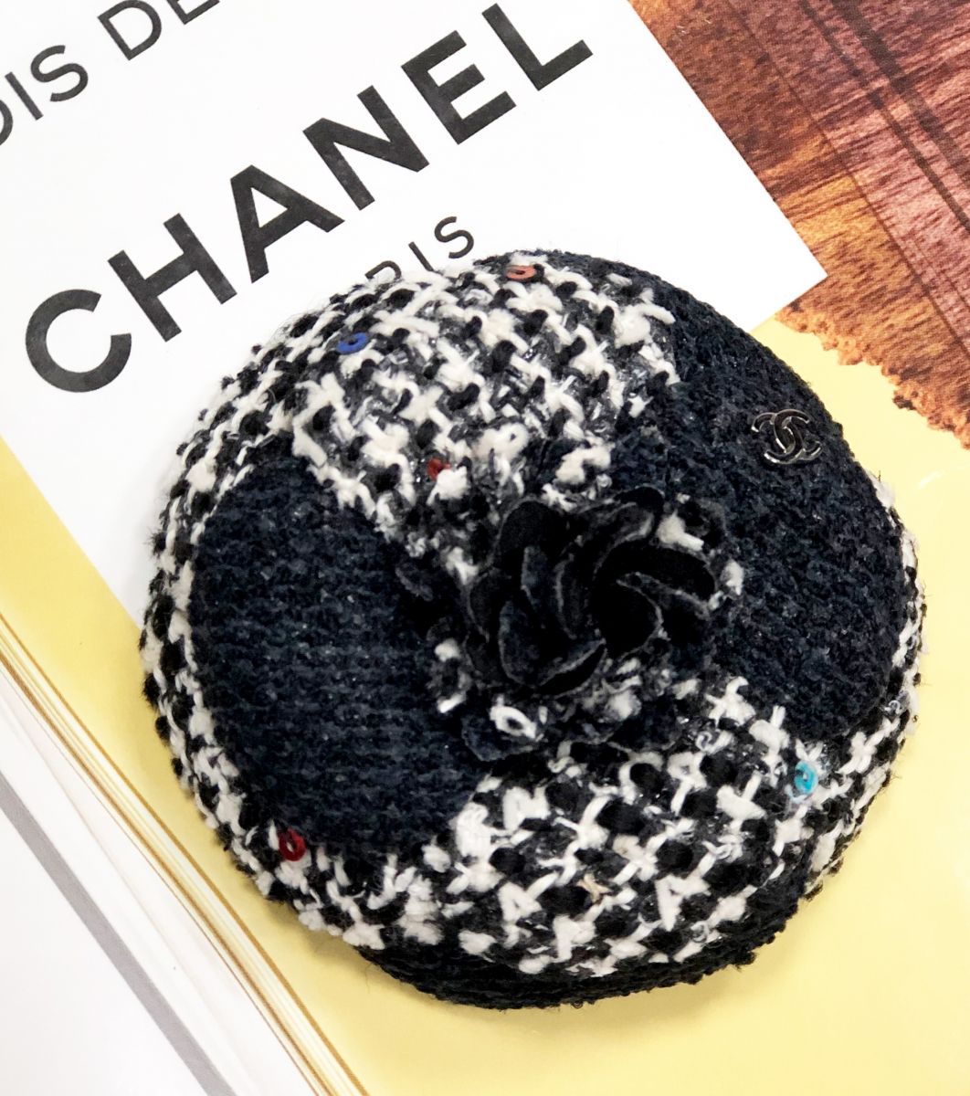 Брошка / твид/ пайетки/ Chanel цена 23 483 руб 