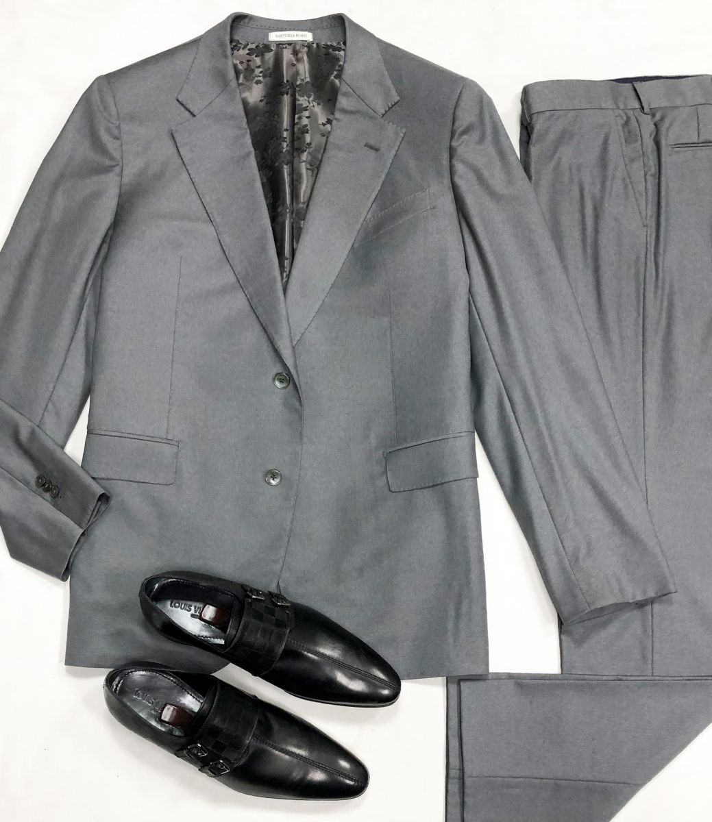 #mechtamen Костюм Sartoria Rossi размер 54 цена 10 959 руб
Туфли Louis Vuitton размер 44 цена 31 310 руб