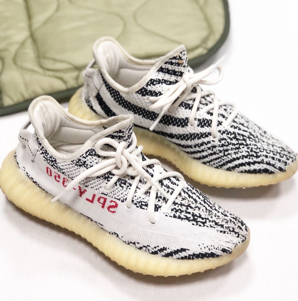 Кроссовки Adidas Yeezy размер 40 цена 10 959 руб