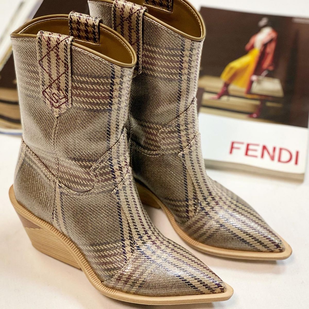 Казаки Fendi размер 37 цена 23 078 руб 