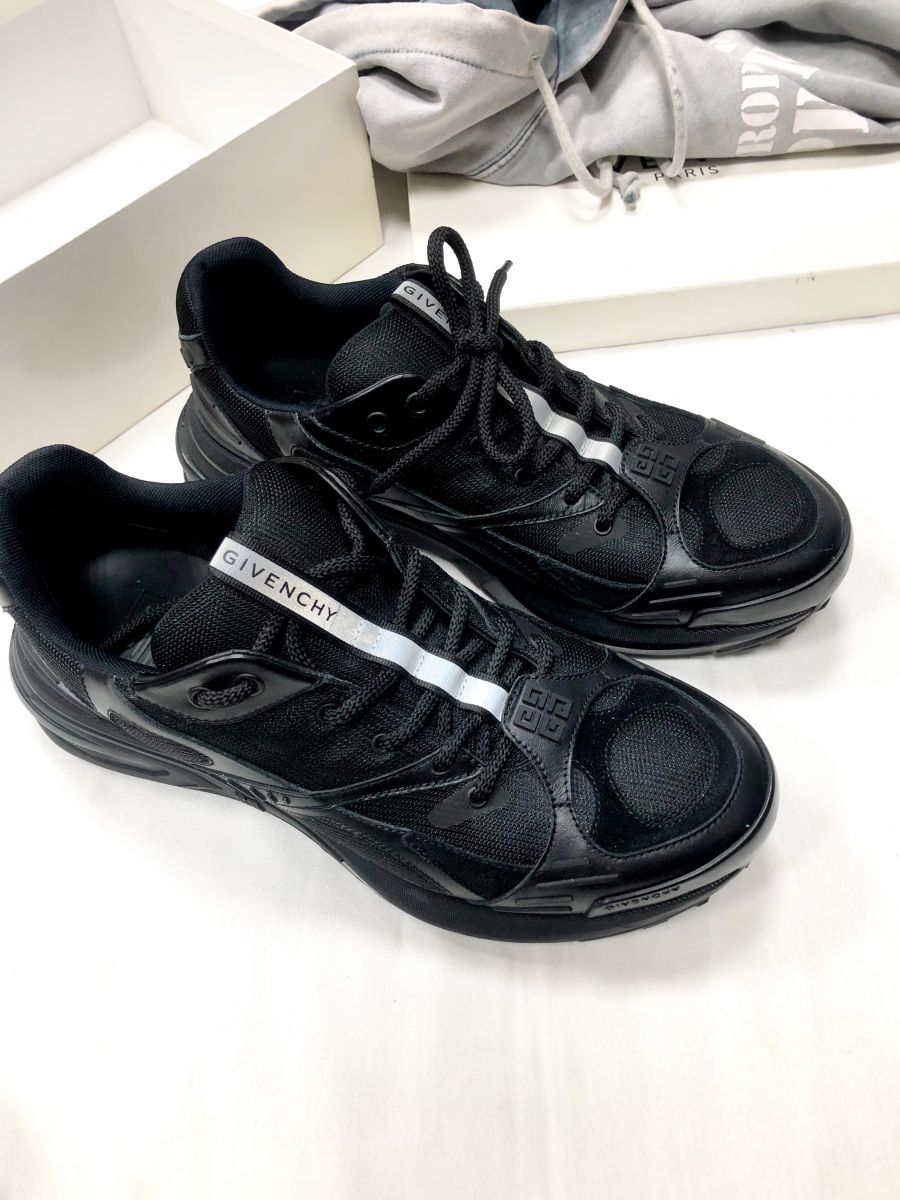 #Mechtamen
Кроссовки GIVENCHY размер 43 цена 31 
314 руб