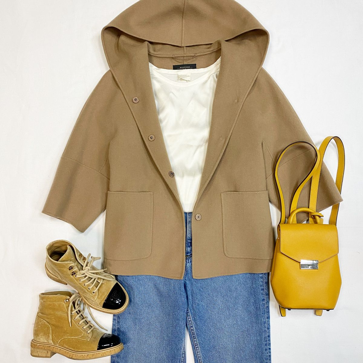 Жакет Weekend Max Mara размер 36 цена 12 308 руб Топ / шёлк / Brunello Cucinelli размер XS цена 15 385 руб / с бирками / Джинсы Sandro размер 38 цена 4 616 руб Ботинки Chanel размер 37 цена 38 463 руб Рюкзак Tumi