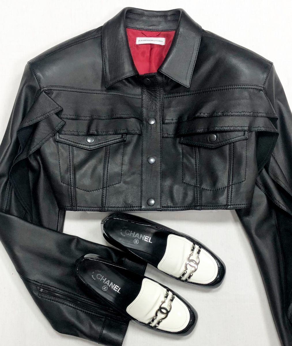 Куртка /кожа/ Alexander Arutyunov размер 42 цена 78 275 руб
Лоферы Chanel размер 39 цена 46 965 руб