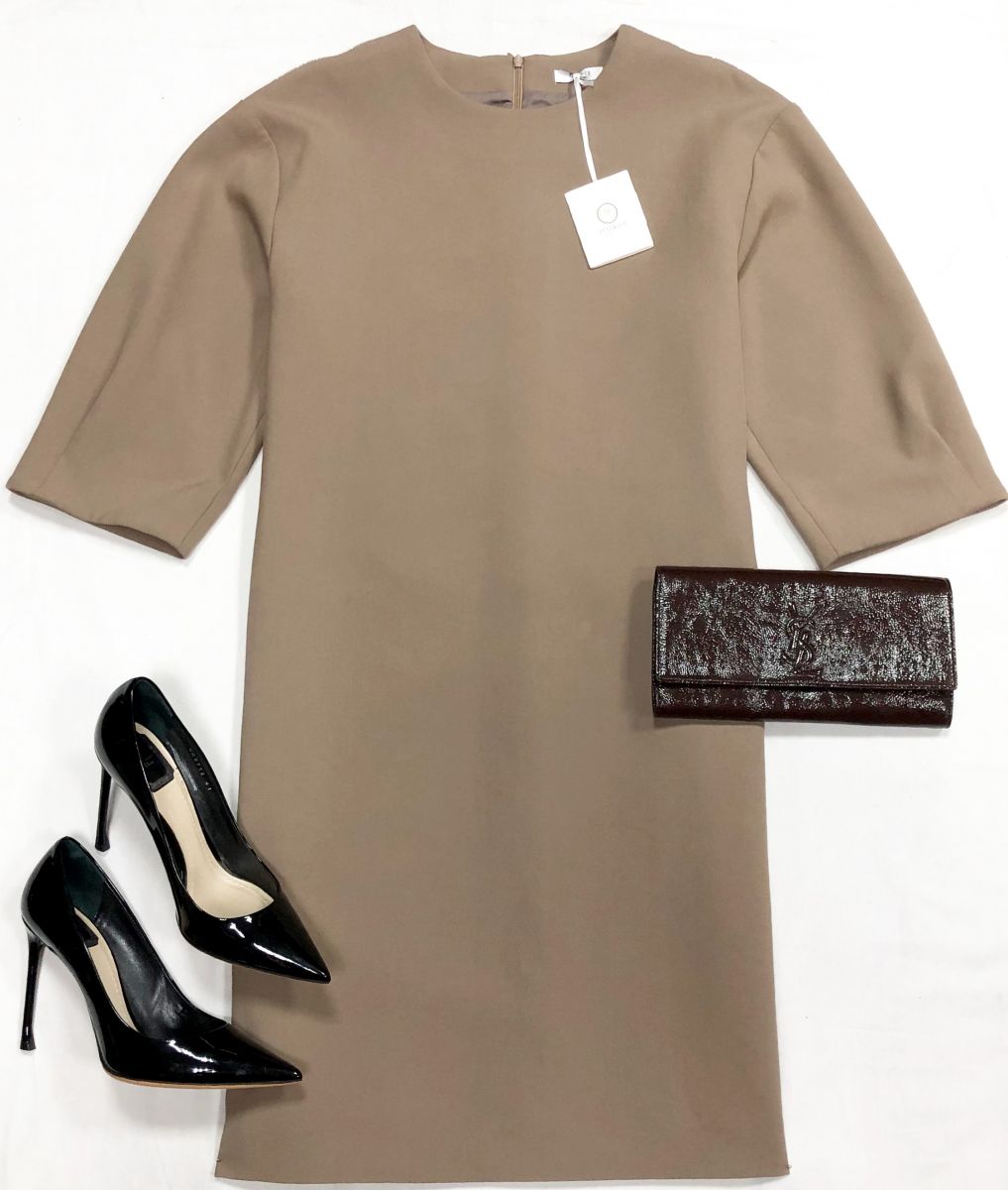 Платье Peserico размер 46 цена 18 786 руб/ с биркой/
Туфли Christian Dior размер 41 цена 23 483 руб
Клатч Ysl