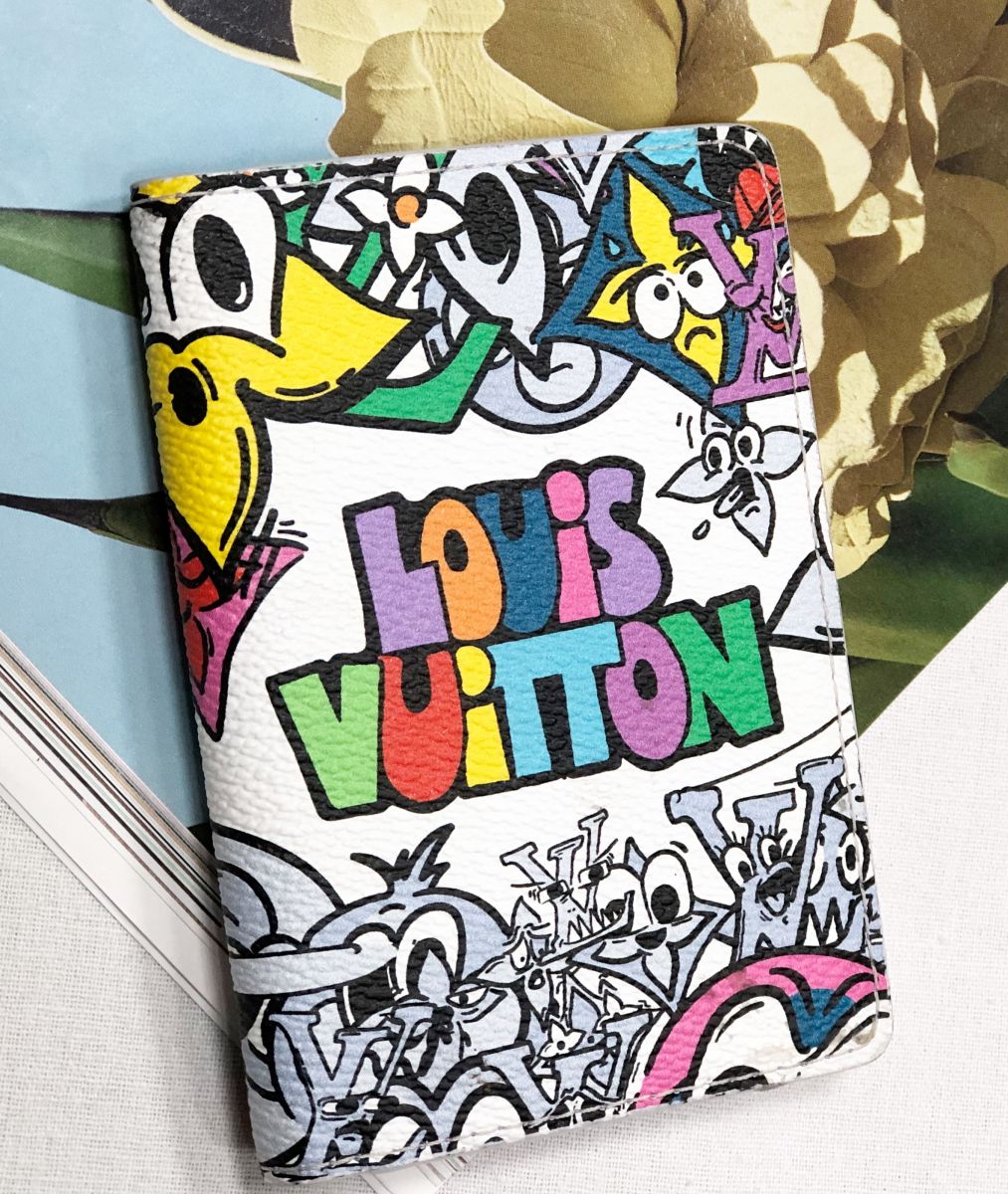 Визитница Louis Vuitton цена 15 655 руб

