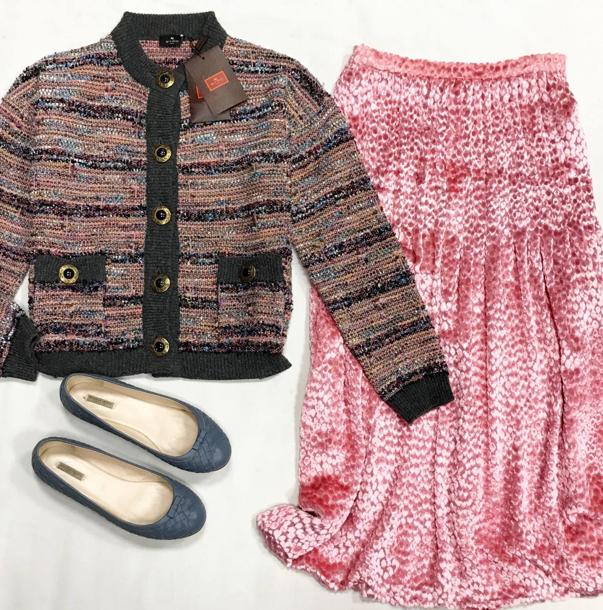 Юбка Chanel размер 42 цена 78 275 руб
Кардиган-Кофта / люрекс/ Etro размер 44 цена 62 620 руб/ с биркой/
Балетки Bottega Veneta размер 38 цена 15 655 руб