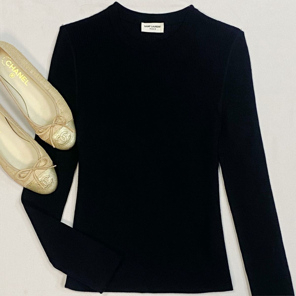 Кофта Saint Laurent размер 38 цена 23 078 рубБалетки Chanel размер 35 цена 15 385 руб