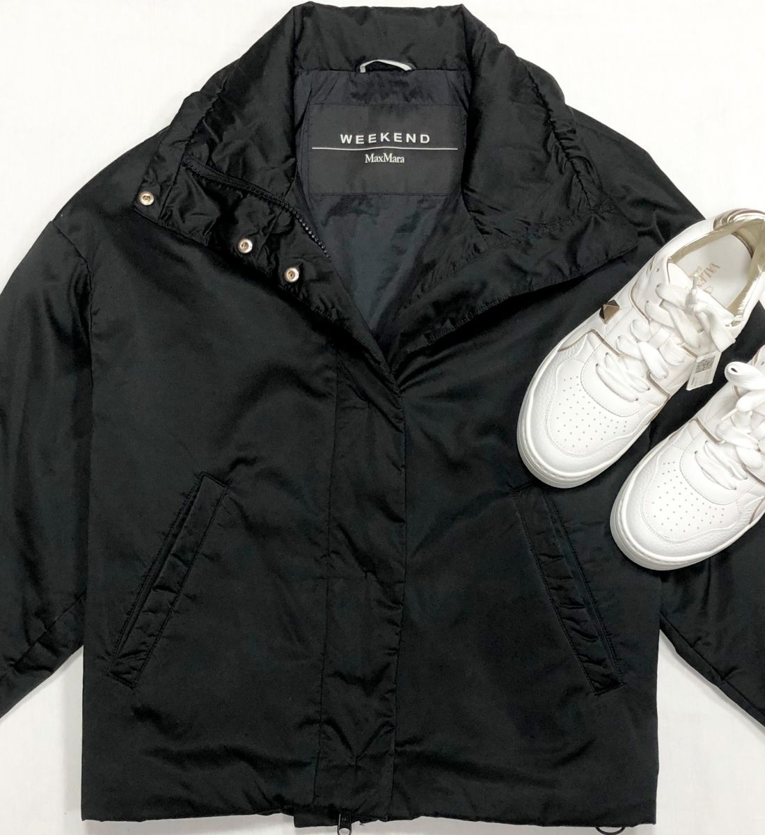 Куртка Weekend/ Max Mara/ размер 40 цена 18 786 руб
Кроссовки Valentino размер 40 цена 46 965 руб