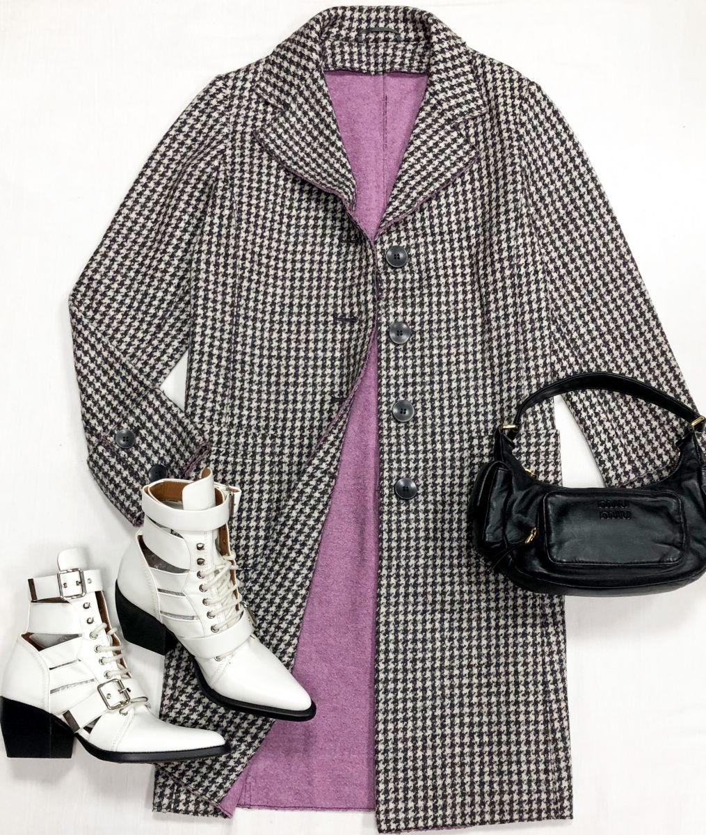 Пальто / Weekend/ Max Mara размер 42 цена 15 655 руб
Ботинки Chloe размер 38 цена 23 483 руб
Сумка Miu Miu