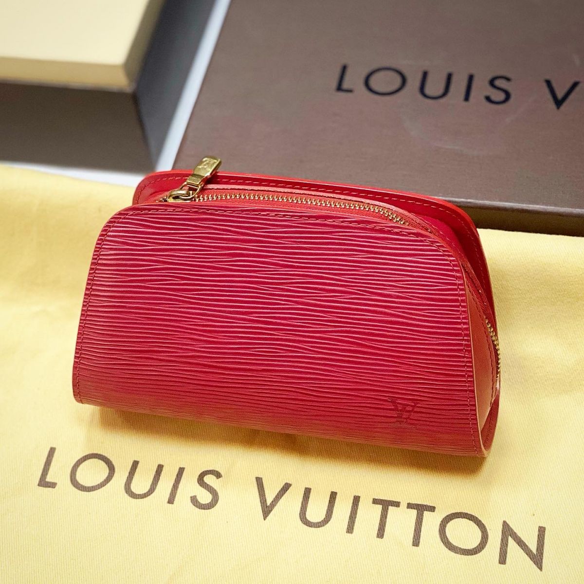 Косметичка Louis Vuitton цена 15 385 руб 