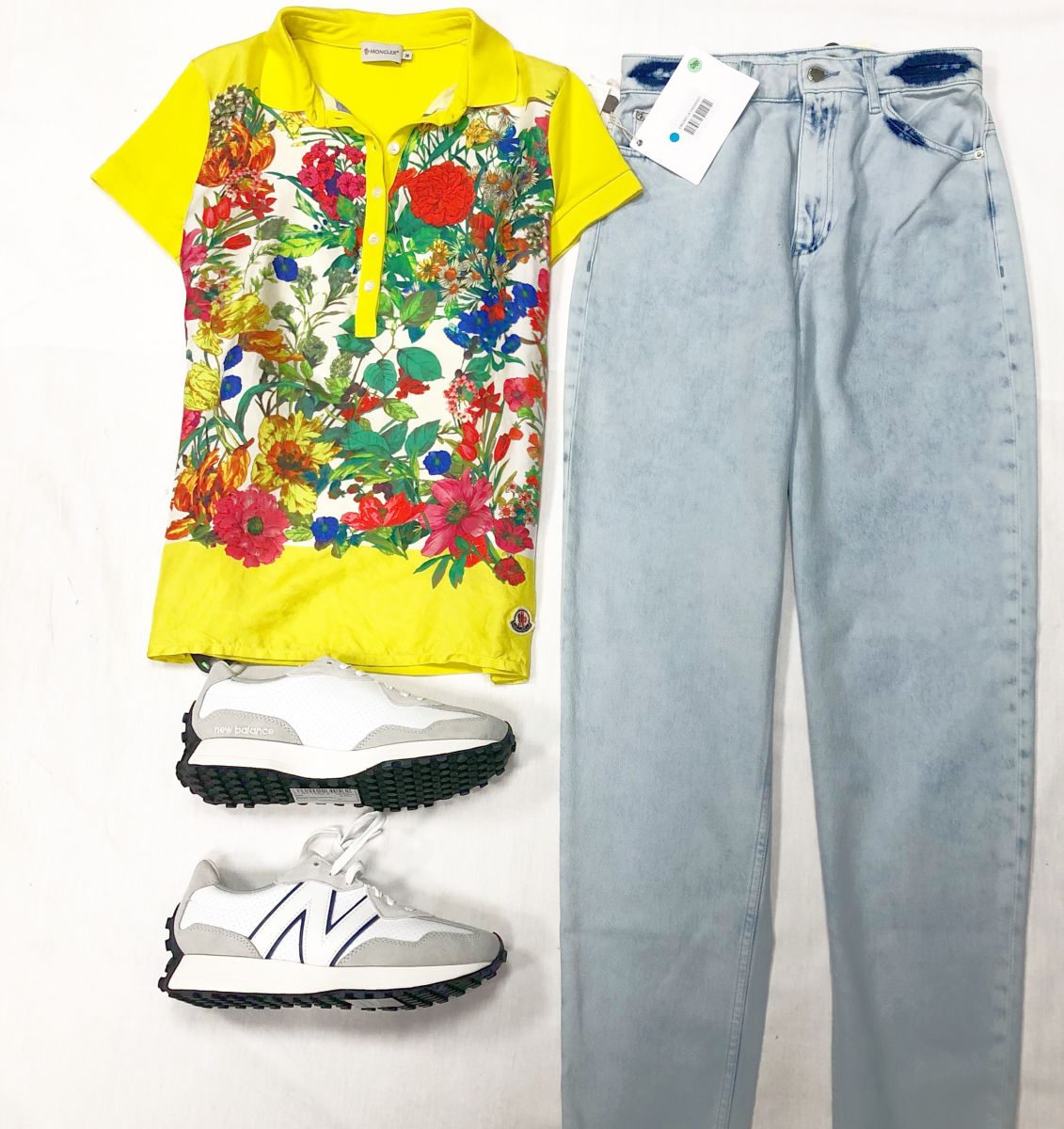 Поло MONCLER размер М цена 7 828 руб 
Джинсы EMPORIO ARMANI размер 28 цена 10 959 руб /новые с ценником/ 
Кроссовки NB цена 8.5
Цена 10 959 руб /новые/