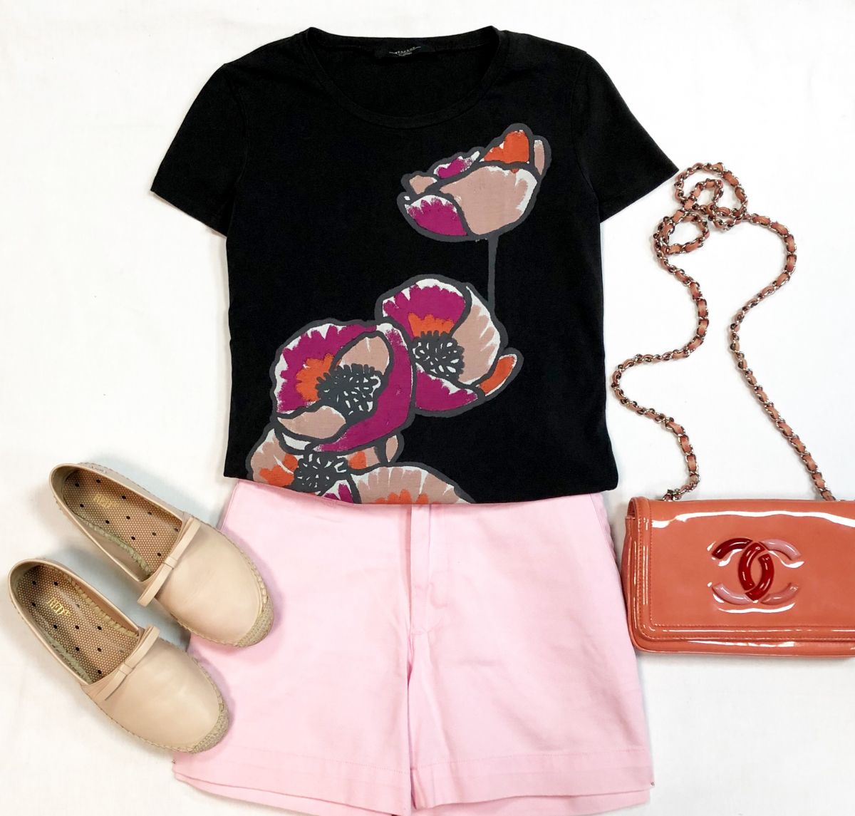 Футболка Weekend размер 40 цена 3 077 рубШорты Ralph Lauren размер 6 цена 4 616 рубЭспадрильи Red Valentino размер 37 цена 4 616 руб Сумка Chanel