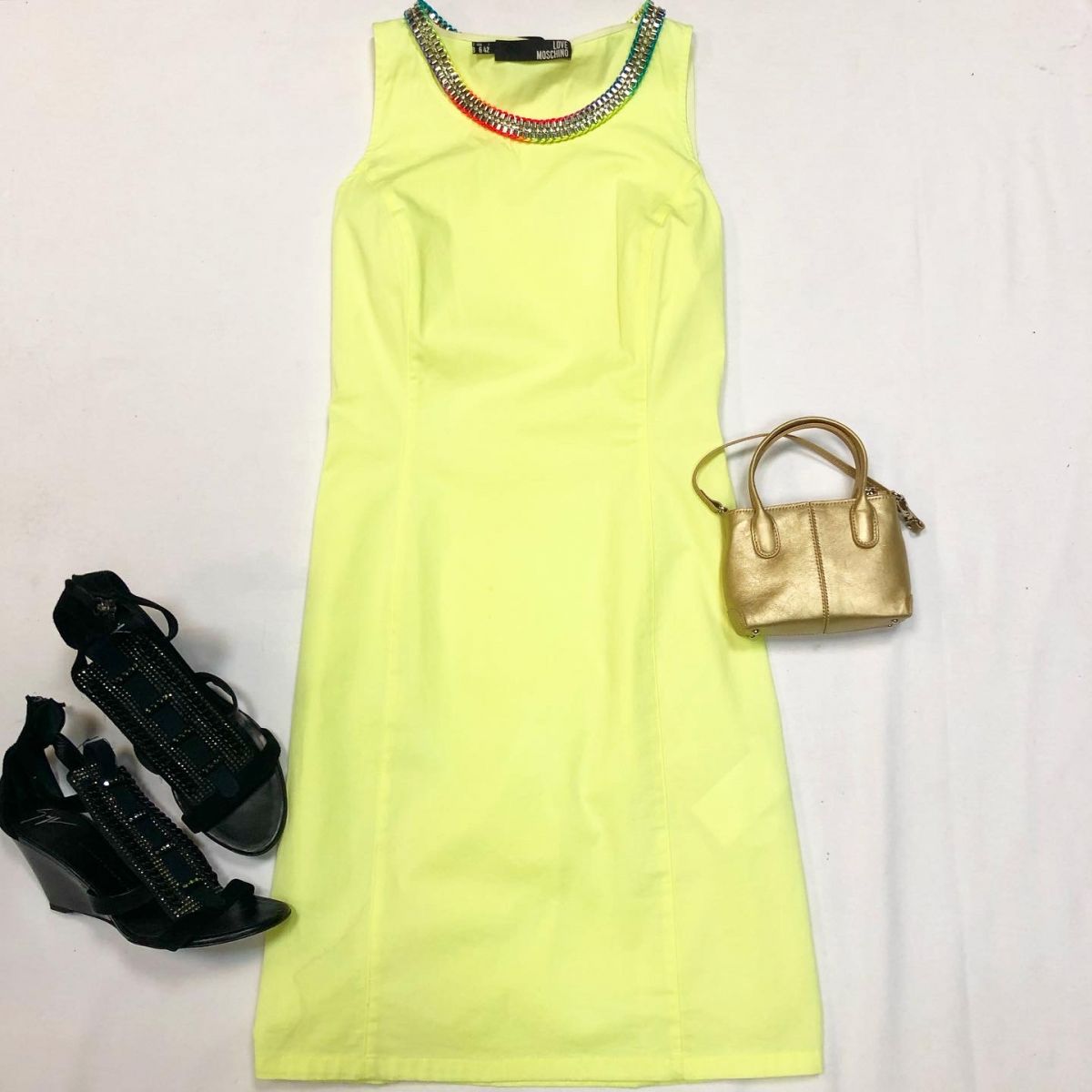 Платье Moschino размер 38/42 цена 6 154 руб Босоножки Guizeppe Zanotti размер 38.5 цена 9231 руб Сумка Tod’S