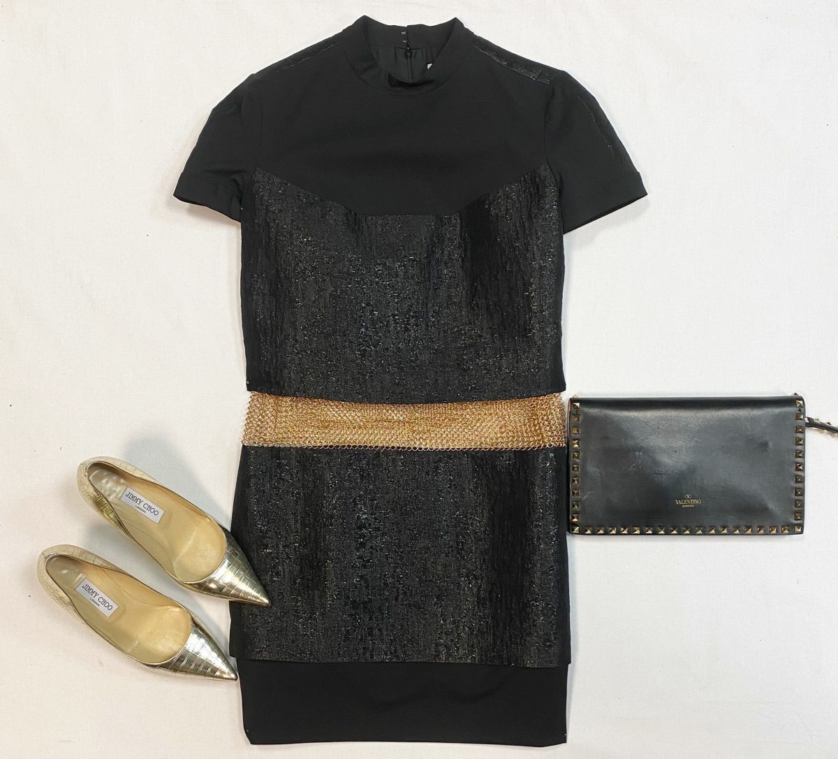 Платье Paco Rabanne размер 38 цена 15 385 руб
Туфли Jimmy Choo размер 40 цена 12 308 руб
Клатч Valentino