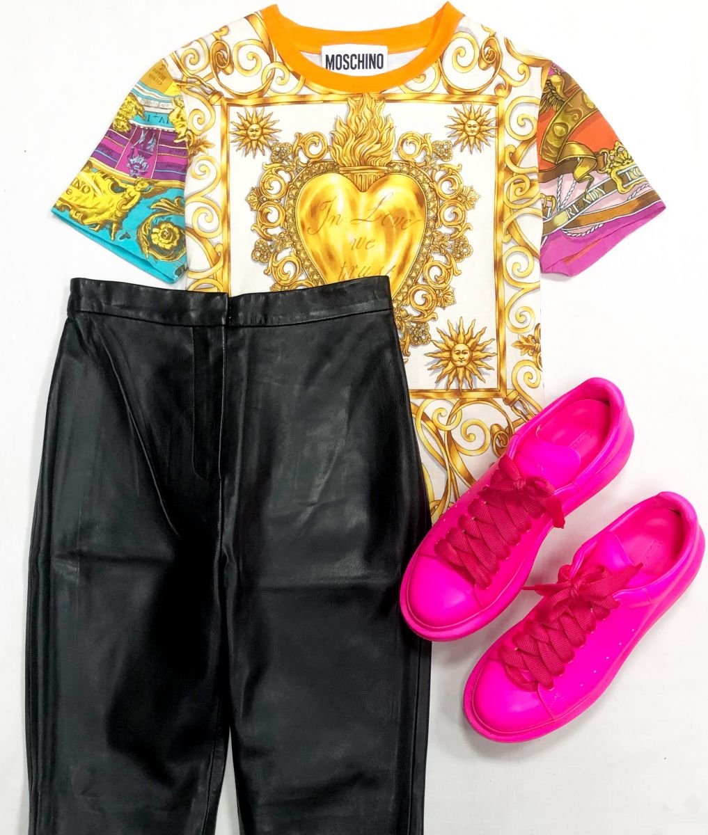 Шорты Balmain размер 34 цена 15 655 руб
Футболка Moschino размер 40 цена 15 655 руб
Кеды Alexander McQueen размер 39 цена 18 786 руб