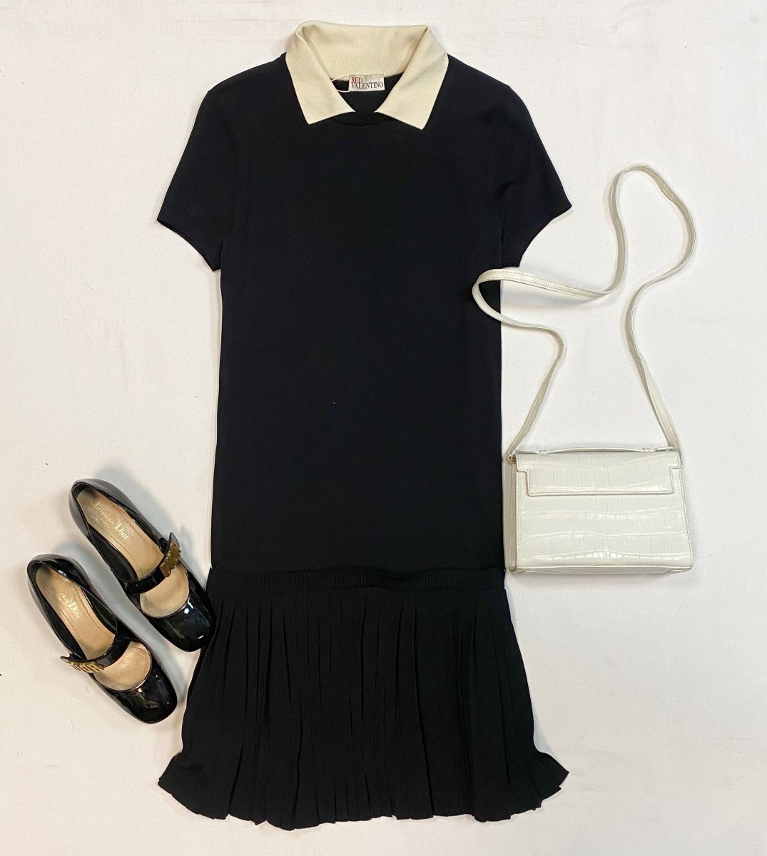 Платье Red Valentino размер M цена 4 616 руб
Туфли Dior размер 36.5 цена 23 078 руб
Сумка Giosa
