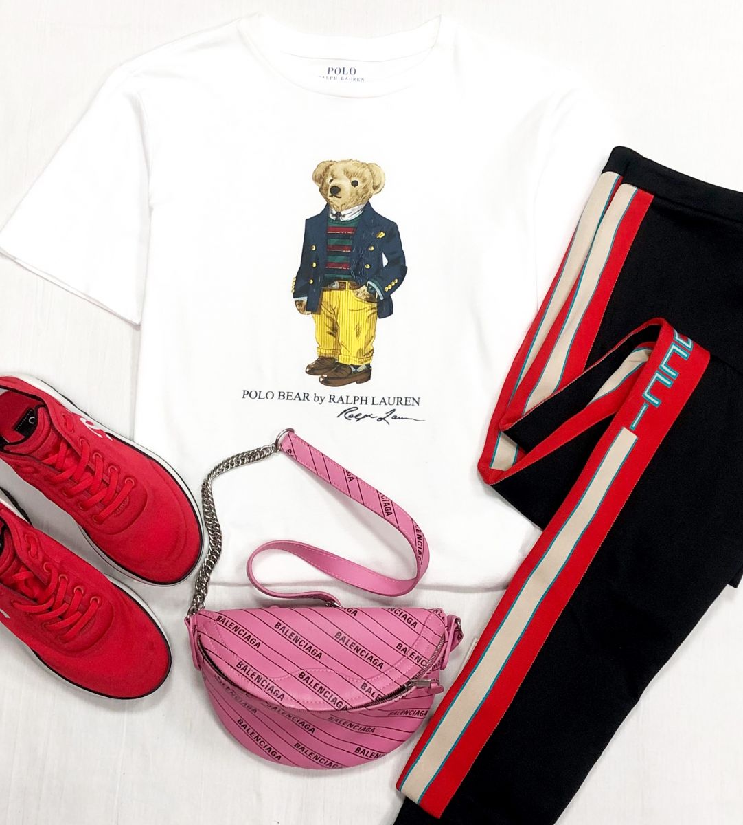 Брюки Gucci размер M цена 23 483 руб
Футболка Ralph Lauren размер L цена 3 131 руб
Кроссовки Chanel размер 38.5 цена 70 448 руб
Сумка BALENCIAGA