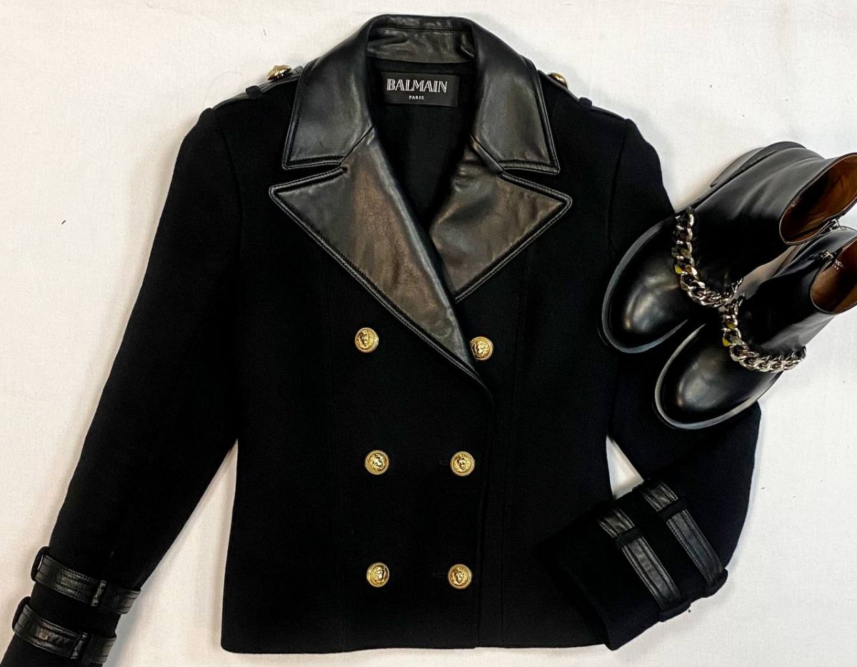 Куртка Balmain размер 40 цена 46 155 руб
Ботинки Givenchy размер 38 цена 23 078 руб