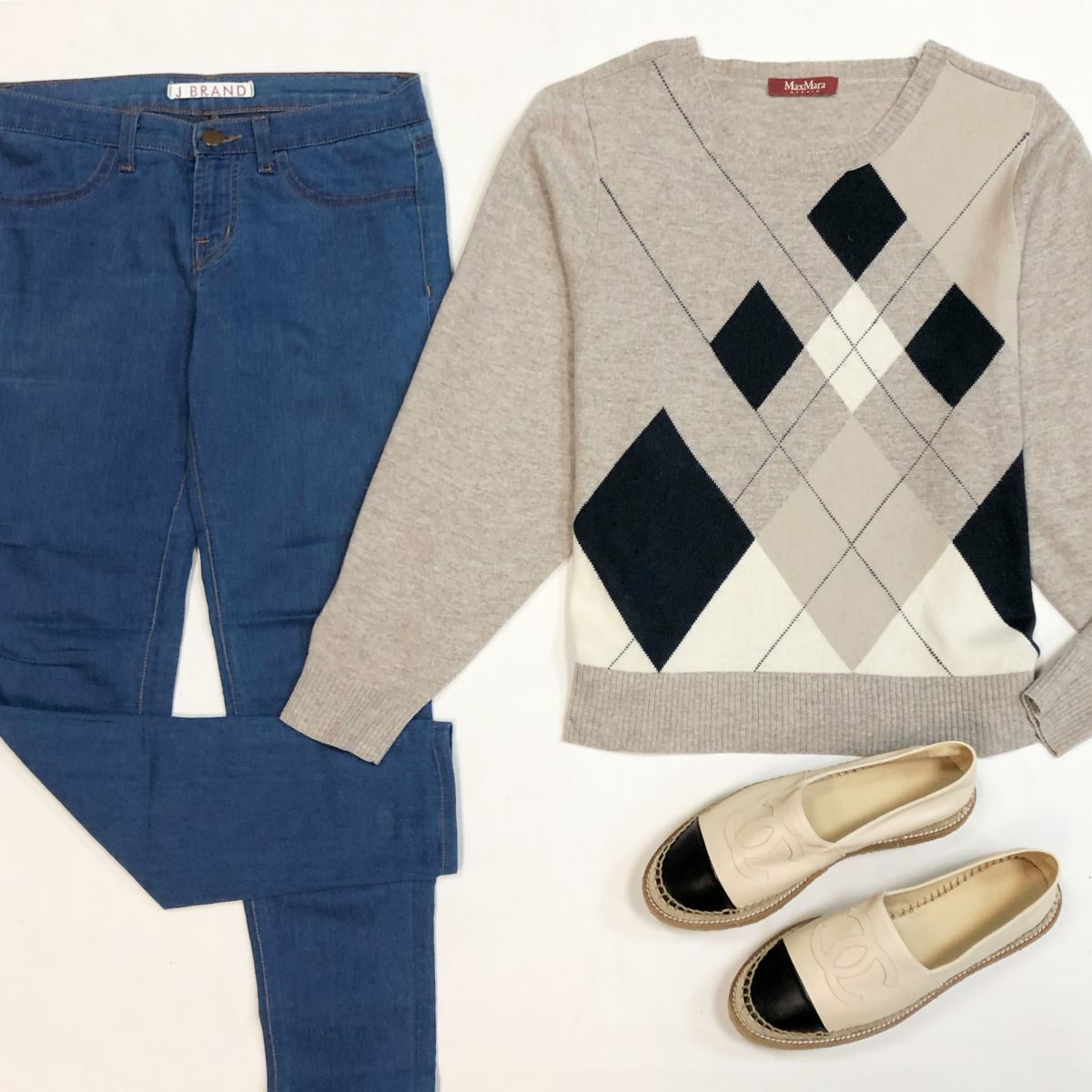 Кофта Max Mara размер 42 цена 6 154 рубДжинсы J Brand размер 26 цена 2 308 рубЭспадрильи Chanel размер 41 цена 53 848 руб
