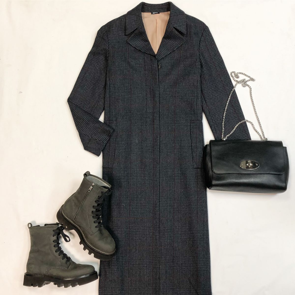 Пальто Jil Sander размер 36 цена 18 462 рубБотинки Brunello Cucinelli размер 38 цена 61 540 рубСумка Mulberry