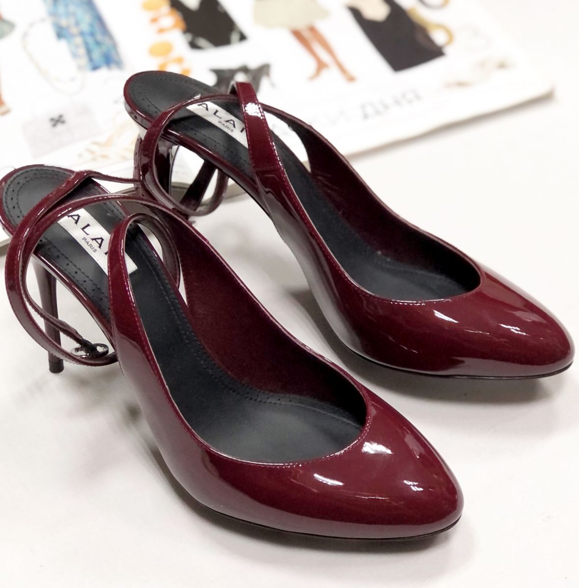 Босоножки Alaia размер 39 цена 62 620 руб

