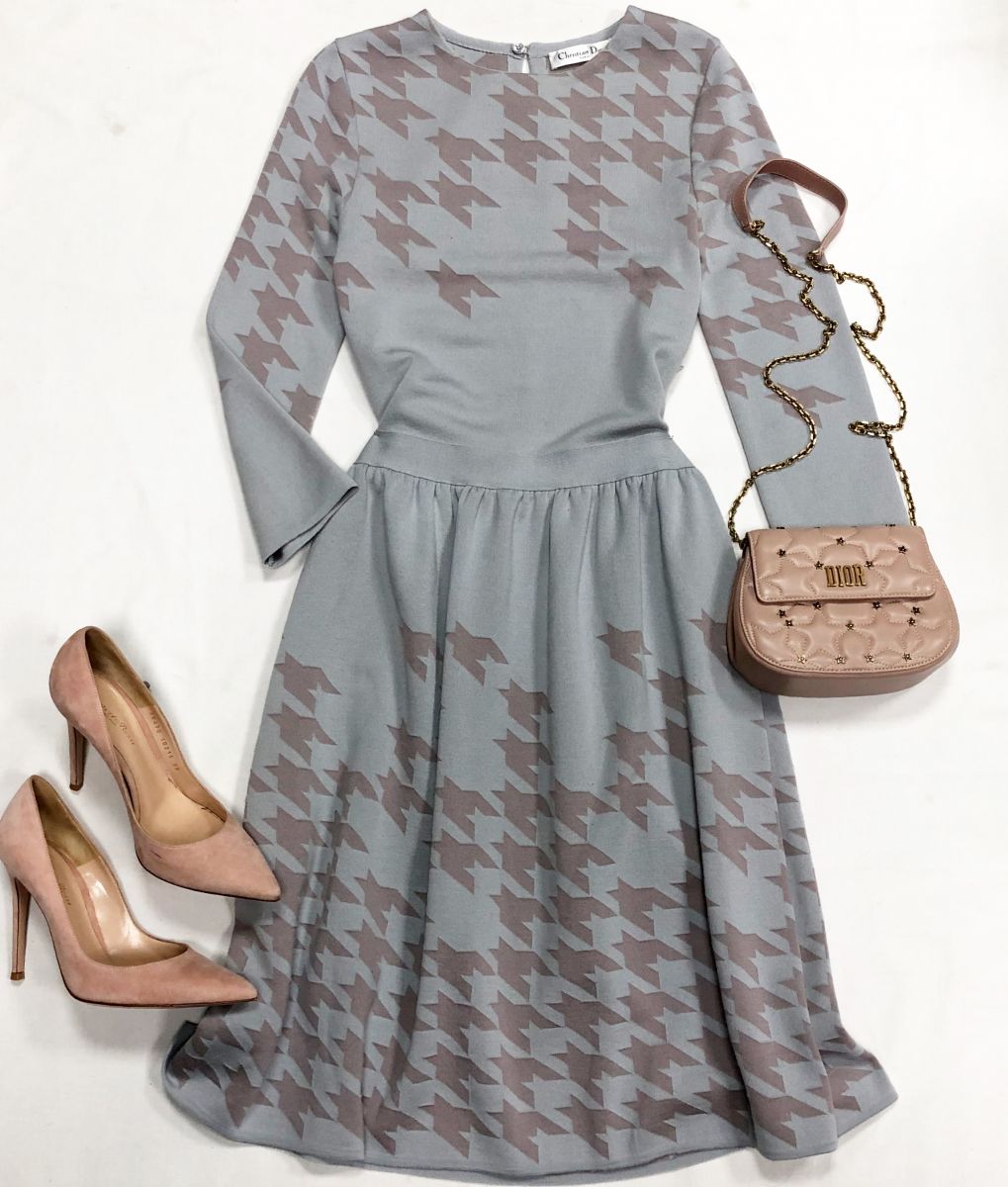 
Платье Christian Dior размер 38 цена 23 483 руб
Туфли Gianvito Rossi размер 38 цена 15 655 руб
Сумочка Christian Dior