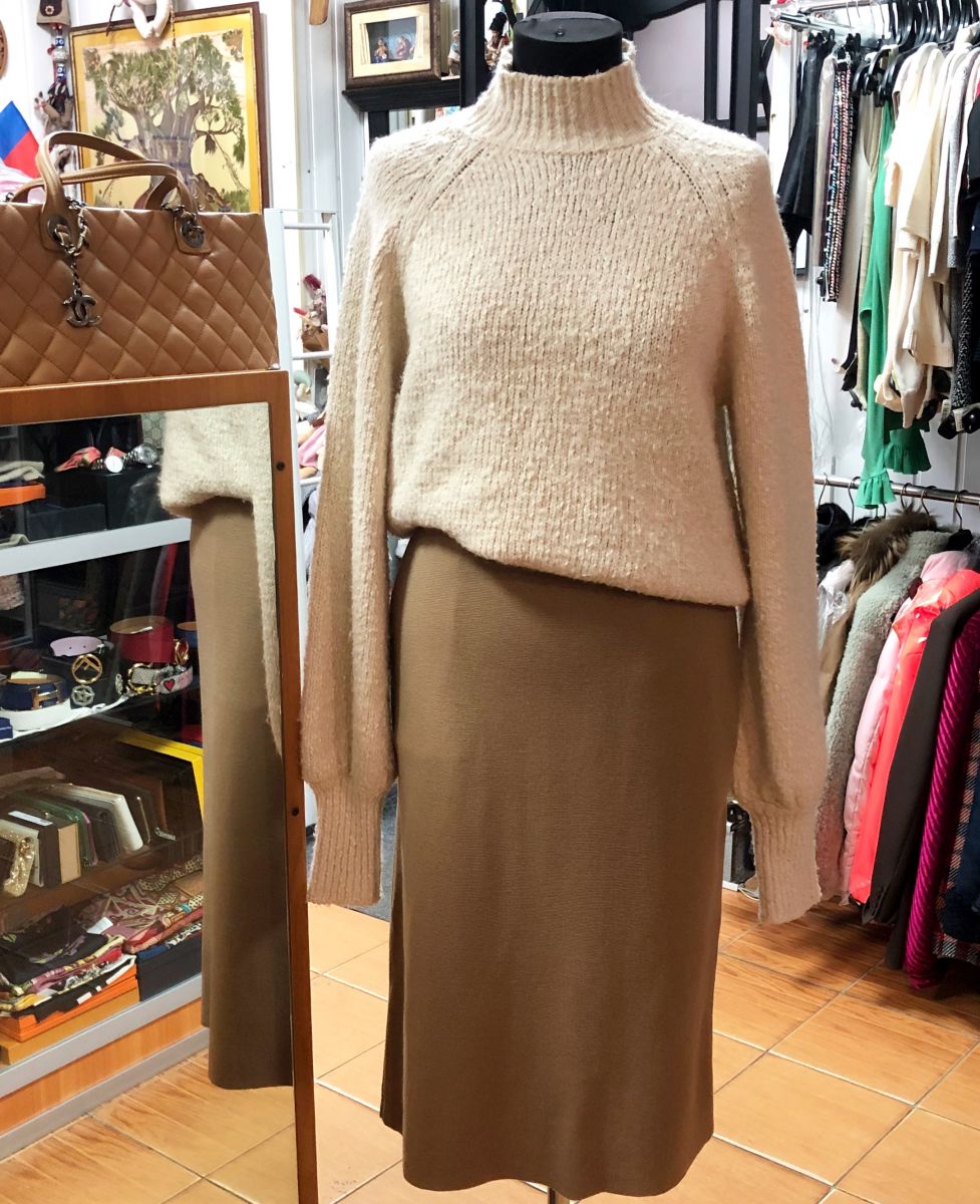 Свитер Maje размер 1 цена 7 828 руб
Юбка Alberta Ferretti размер 46 цена 7 828 руб