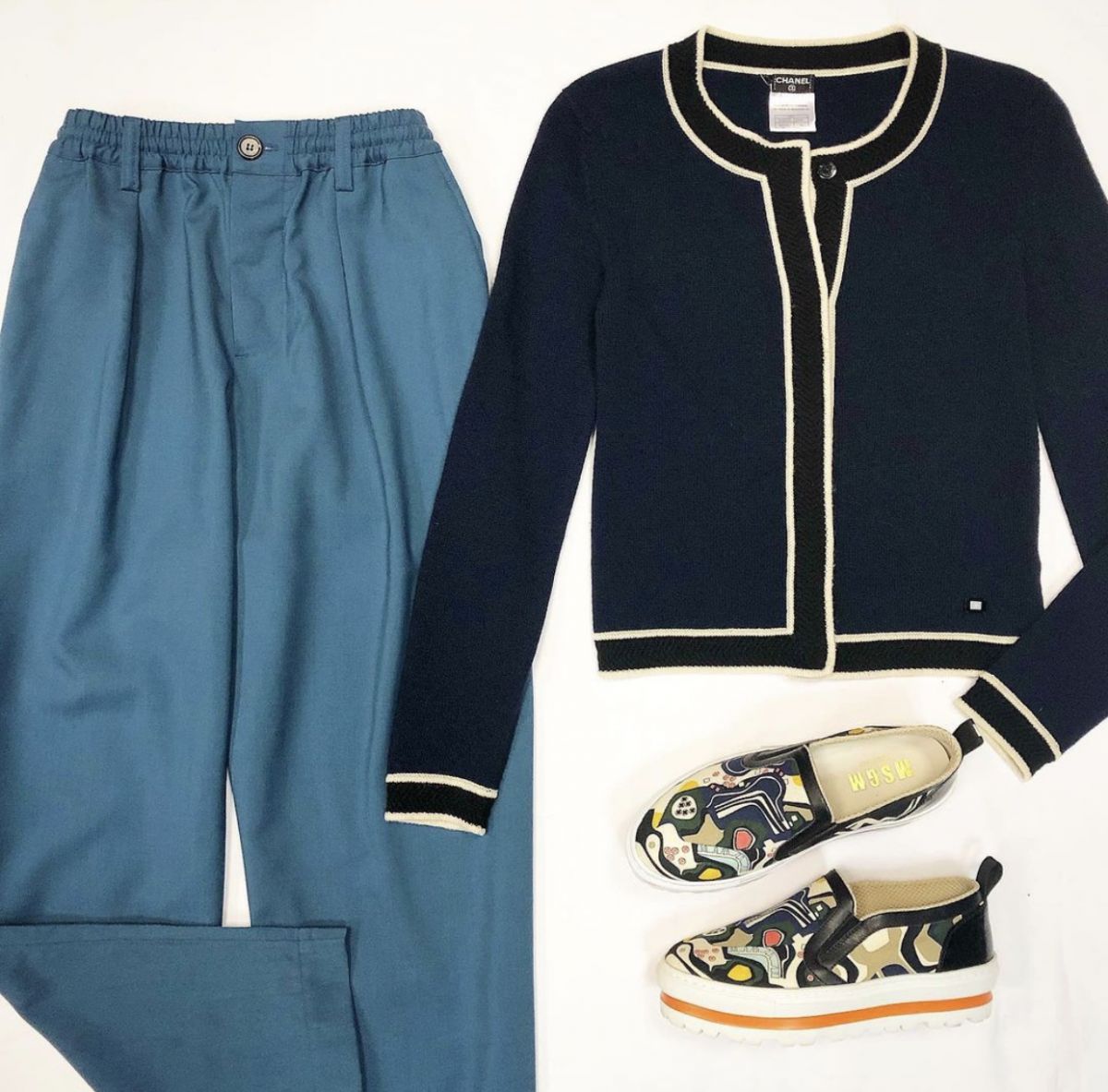 Кофта / кашемир / Chanel  размер 36 / 42 / цена 15 385 руб Брюки Marni размер 48 цена 7 693 руб Слипоны MSGM размер 38 цена 7 693 руб
