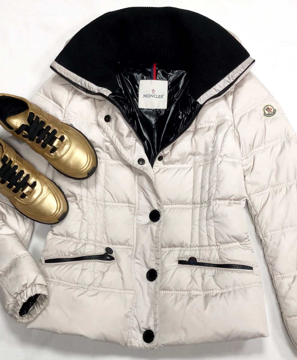 Пуховик Moncler размер 2 цена 31 310 руб
Кроссовки Chanel размер 38.5 цена 39 138 руб