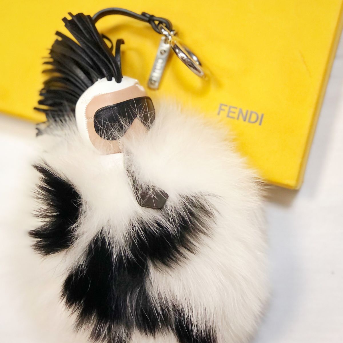 Брелок / мех лисы / отделка кожи / Fendi  цена 10 770 руб 