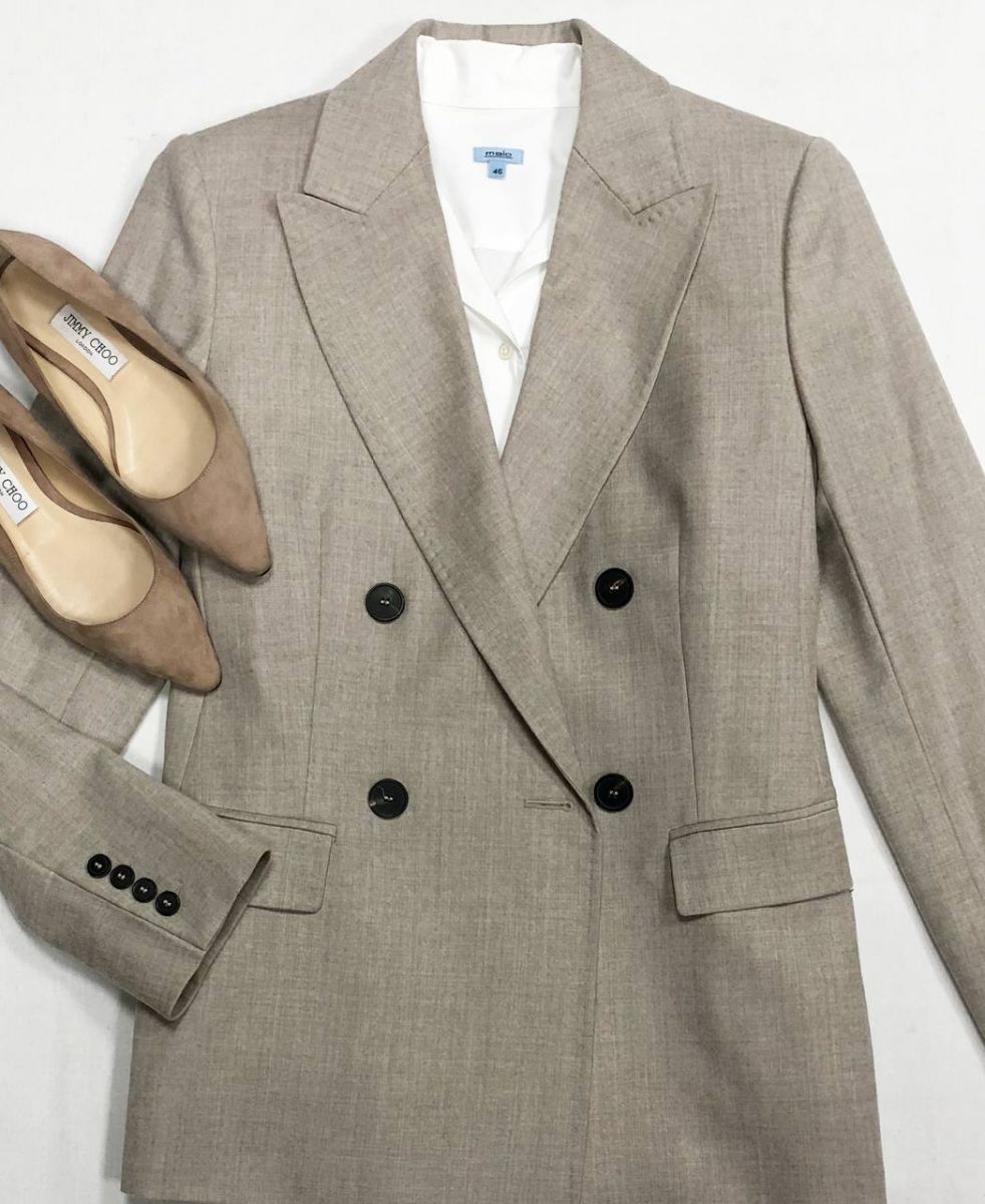 Жакет Max Mara размер 38 цена 23 463 руб
Балетки Jimmy Choo размер 37.5 цена 12 424 руб