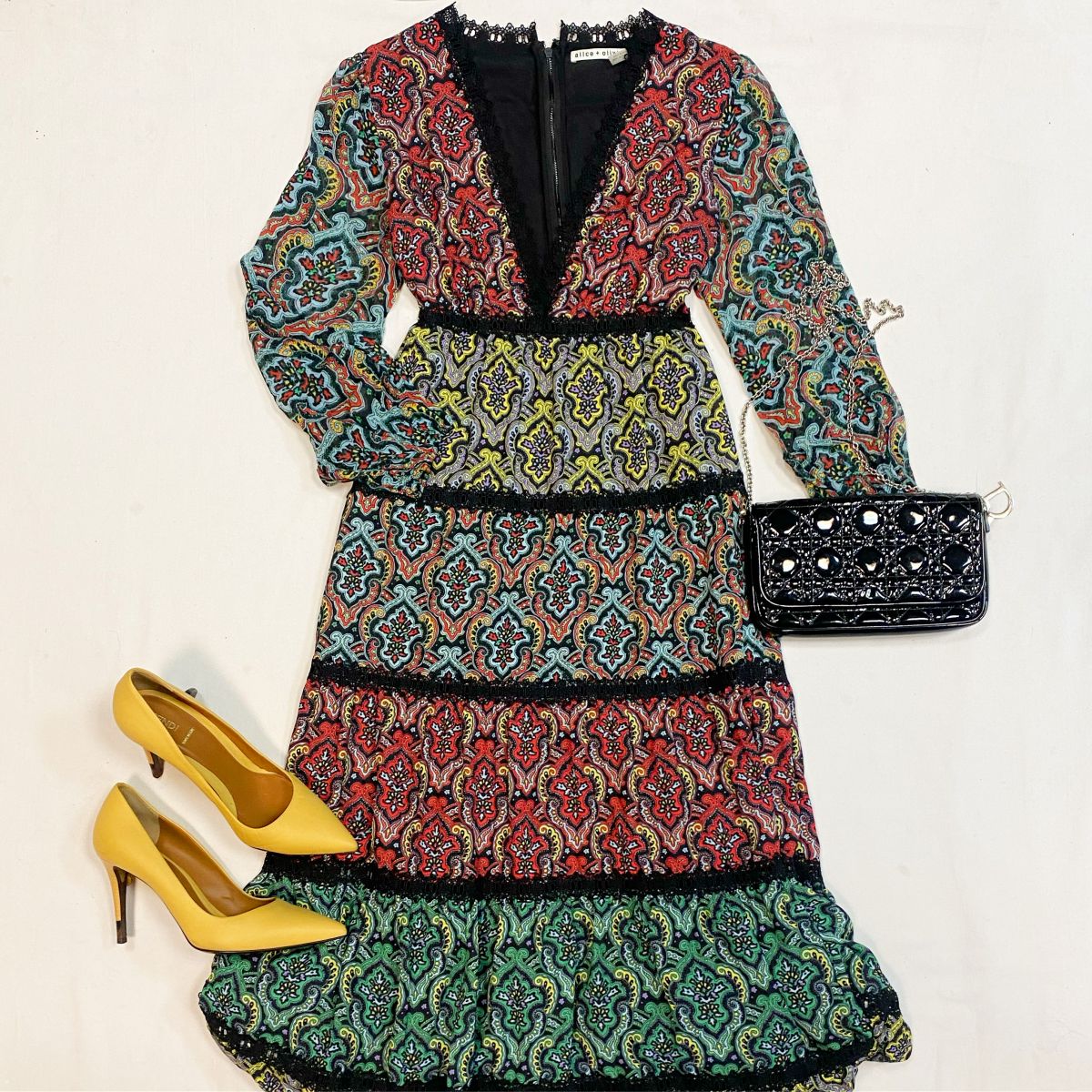 Платье Alice Olivia размер 8 цена 10 770 рубТуфли Fendi размер 39 цена 15 385 рубСумка Dior