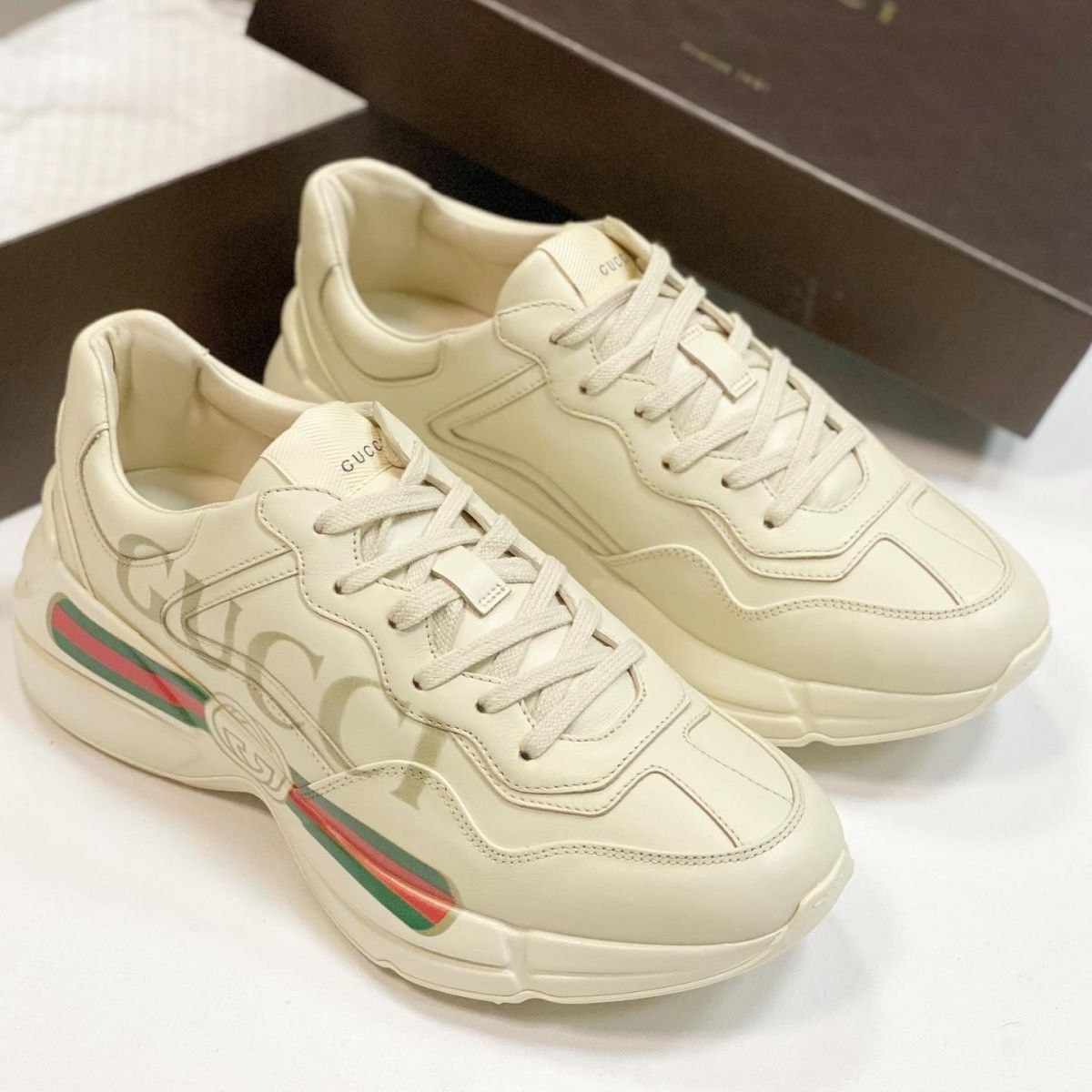 Кроссовки Gucci размер 40 цена 30 770 руб/новые / 