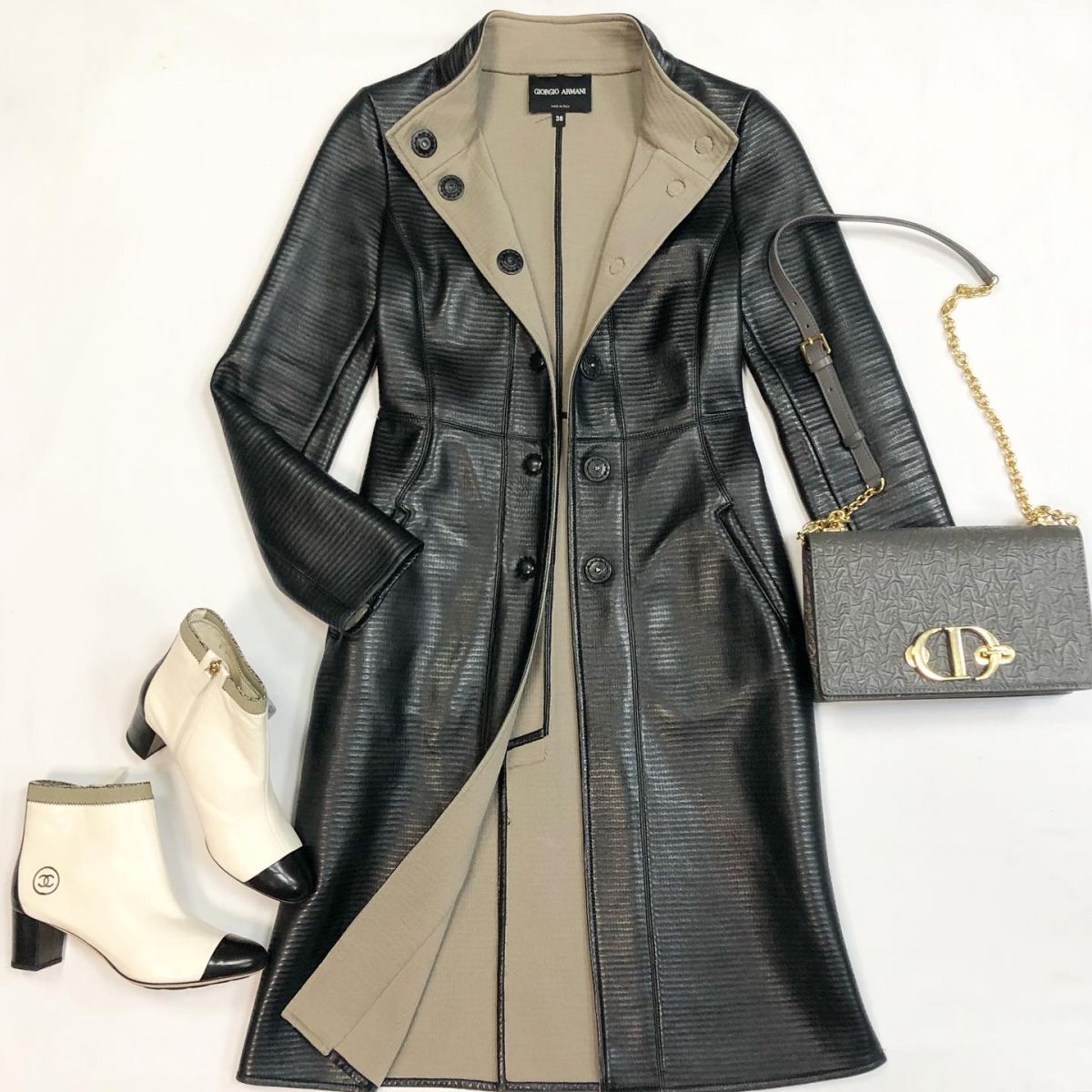 Плащ/кожа/ Armani размер 38 цена 23 078 рубБотинки Chanel размер 37.5 цена 46 155 рубСумка Dior
