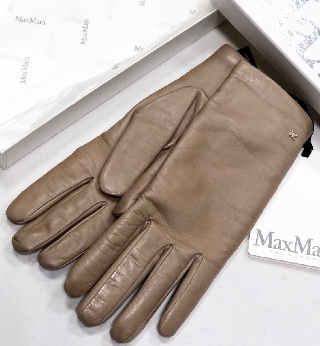 Перчатки Max Mara размер 8 цена 7 828 руб/ в коробке/

